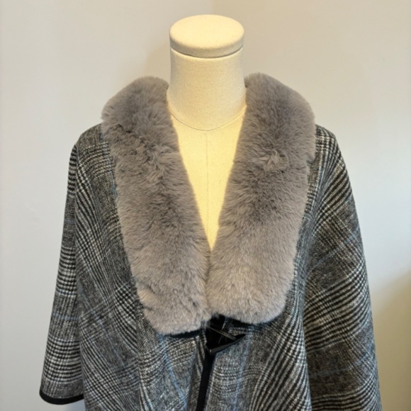 Model France Women's Vintage Fur Collared Plaid Cape NWT Circa 1986 O/S - Picture 3 of 8